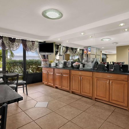 Super 8 By Wyndham Fort Myers Eksteriør billede