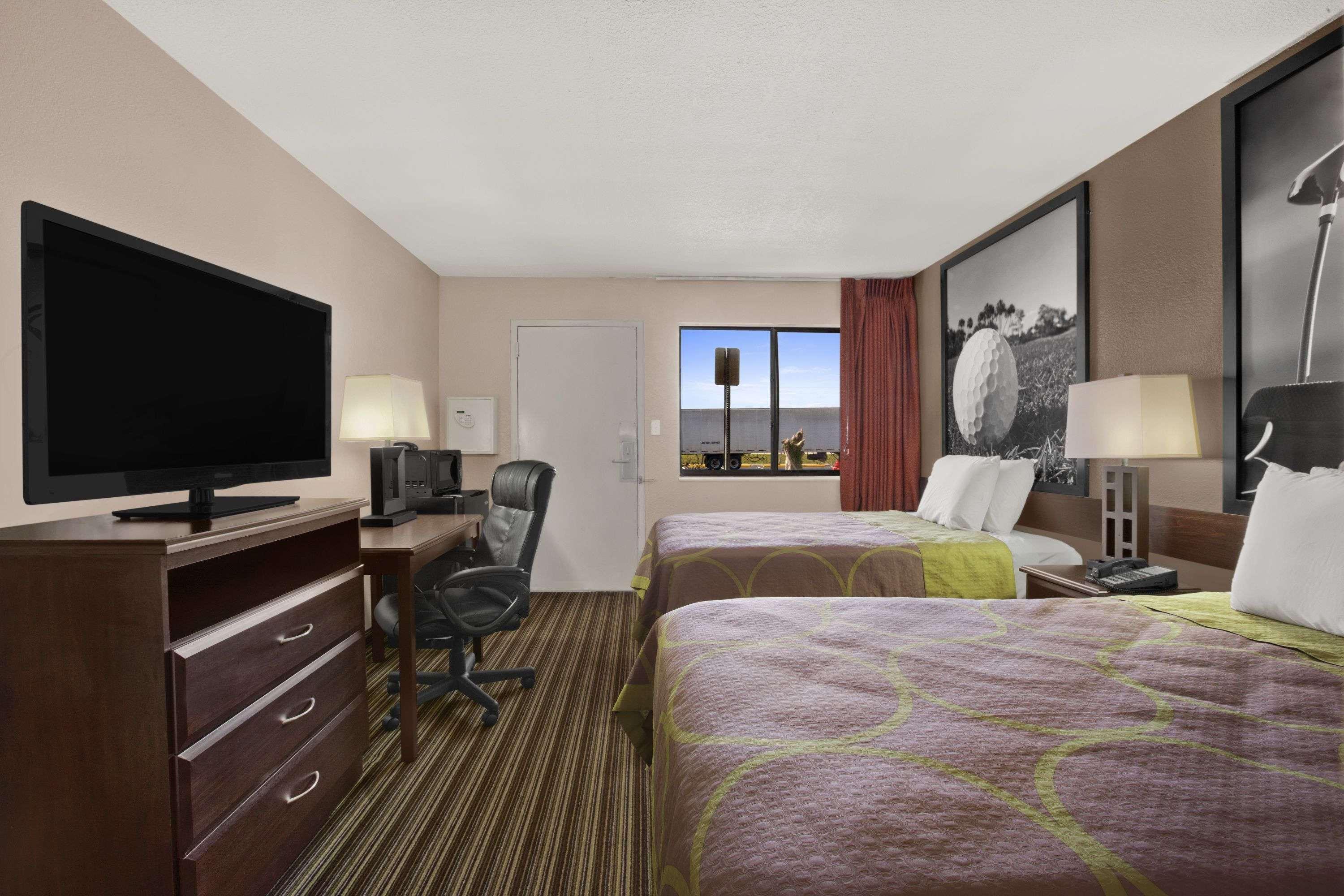 Super 8 By Wyndham Fort Myers Eksteriør billede
