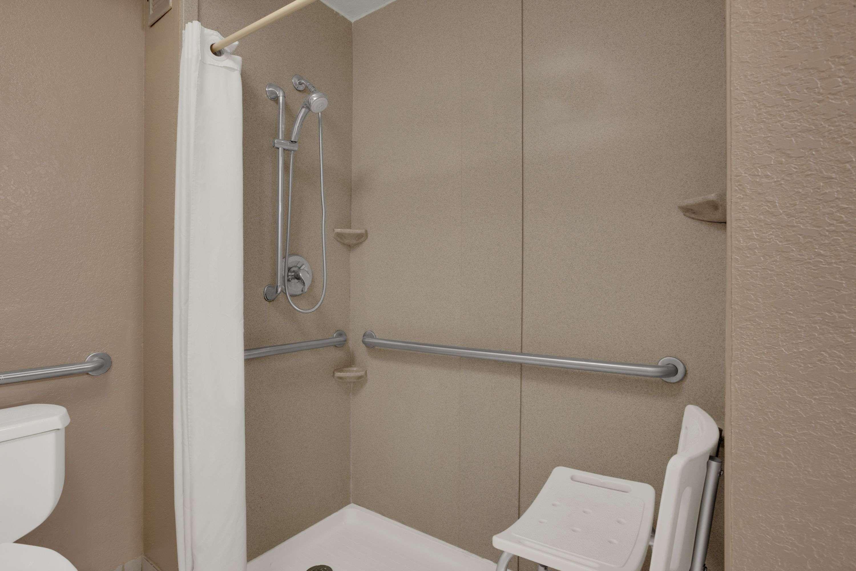 Super 8 By Wyndham Fort Myers Eksteriør billede