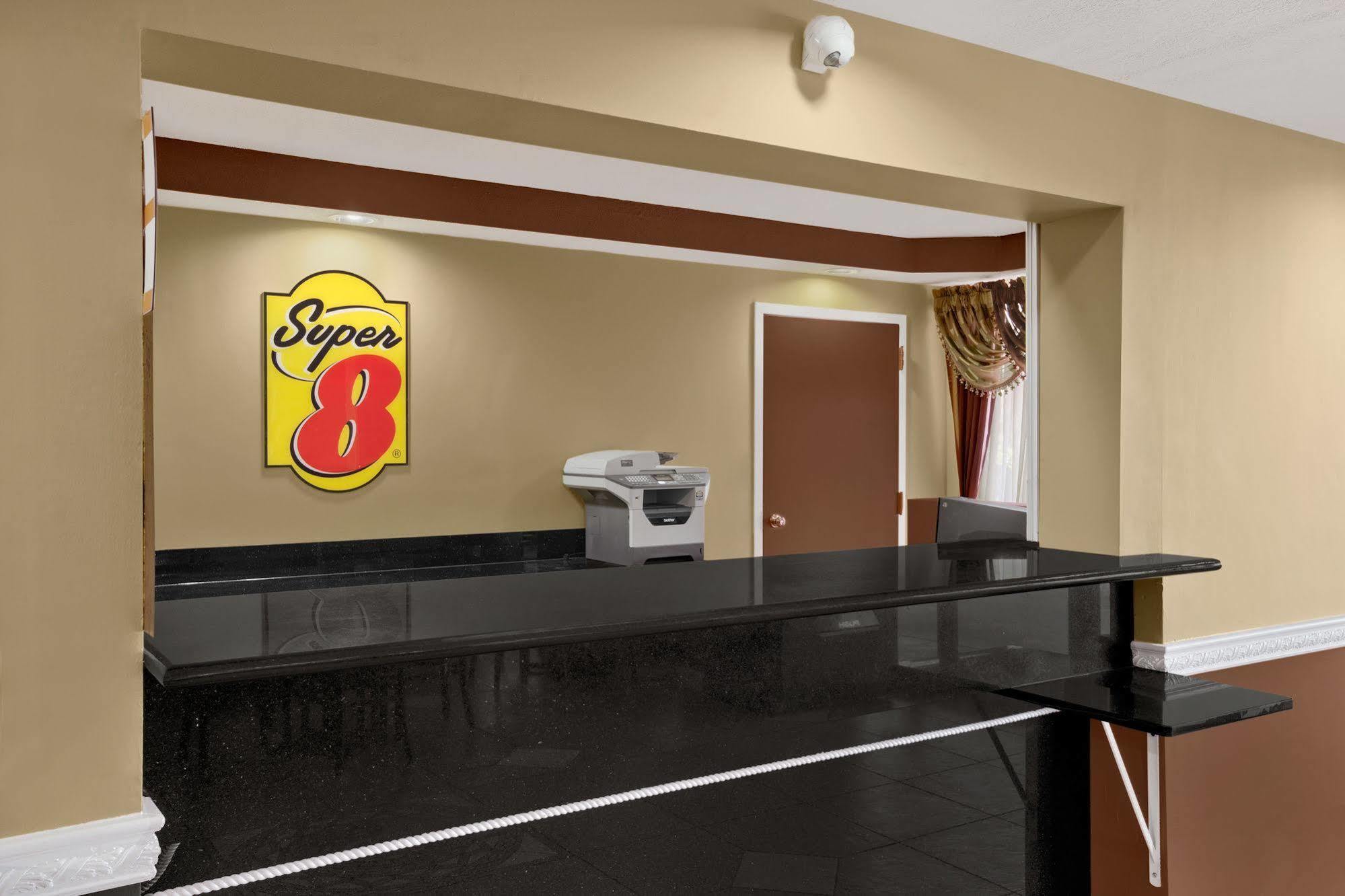 Super 8 By Wyndham Fort Myers Eksteriør billede