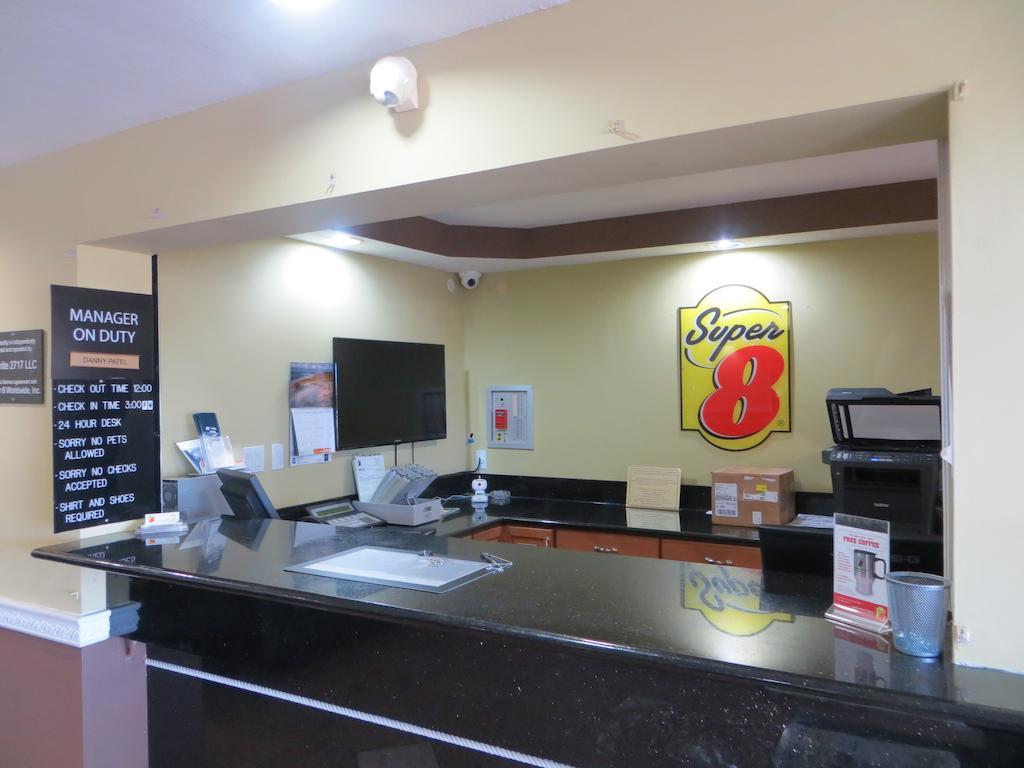 Super 8 By Wyndham Fort Myers Eksteriør billede