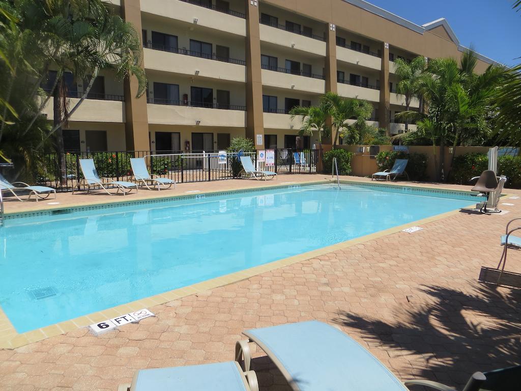 Super 8 By Wyndham Fort Myers Eksteriør billede
