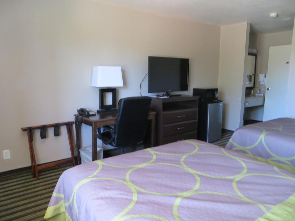 Super 8 By Wyndham Fort Myers Eksteriør billede