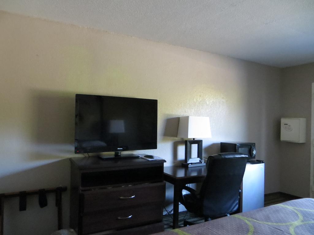 Super 8 By Wyndham Fort Myers Eksteriør billede